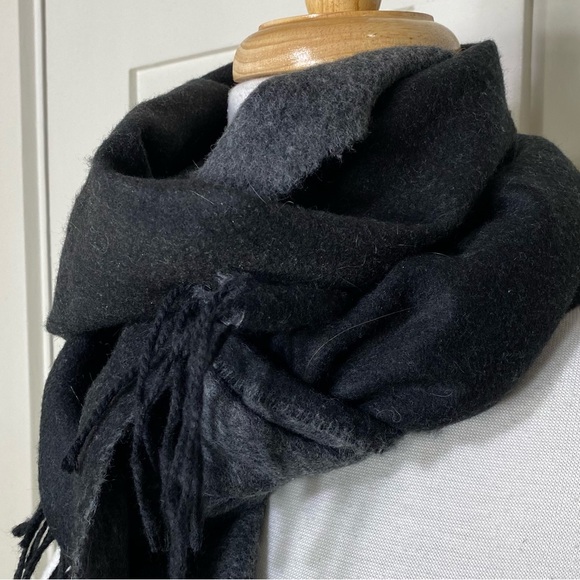 Lambswool Blend Made in Italy Gray Black Fringe Scarf - Unisex - Picture 1 of 11